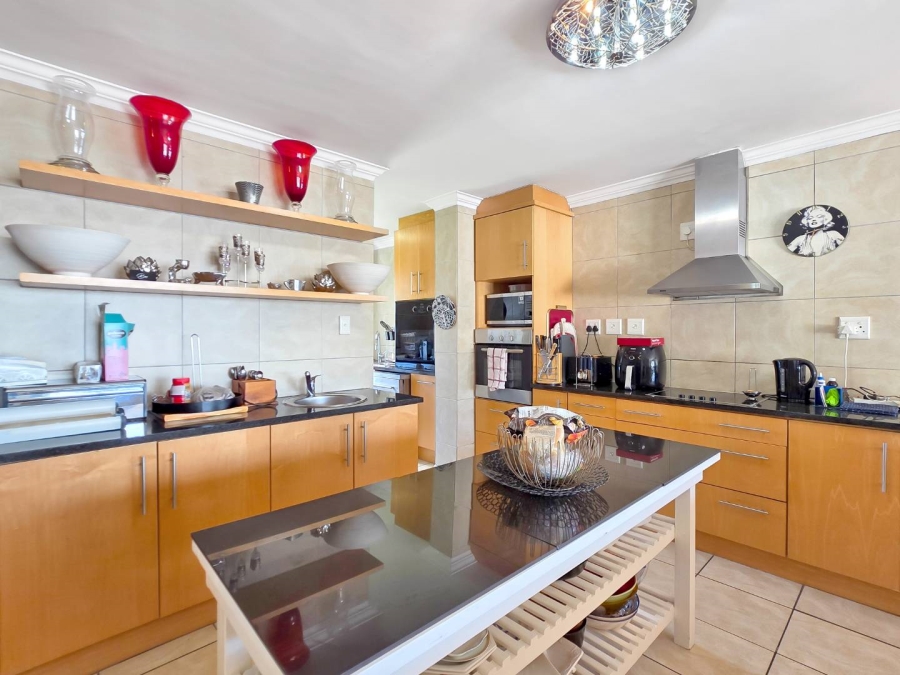 3 Bedroom Property for Sale in Sea Point Western Cape